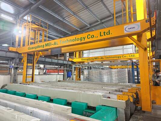 Καλή τιμή 1500 τόνους / μήνα Δυνατότητα Anodizing Production Line με εξατομικευμένο χρώμα και ηλεκτρολυτική χρωστική Διαδικτυακά