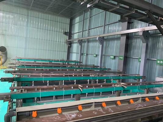 Καλή τιμή Εξοπλισμός σκληρής ανωτικής γραμμής για επεξεργασία επιφάνειας αλουμινίου με προφίλ 30-50um και προσαρμόσιμα χρώματα βαφής, συμπεριλαμβανομένης της σαμπάνιας, του μαύρου, του καφέ, του αργύρου σε απευθείας σύνδεση