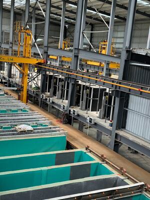 Καλή τιμή Αυτόματη γραμμή επιμετάλλωσης ανοδίωσης με μεγάλη χωρητικότητα 700 τόνους/μήνα και προηγμένο έλεγχο διαδικασίας για πάχος φιλμ 8-12 μm σε απευθείας σύνδεση